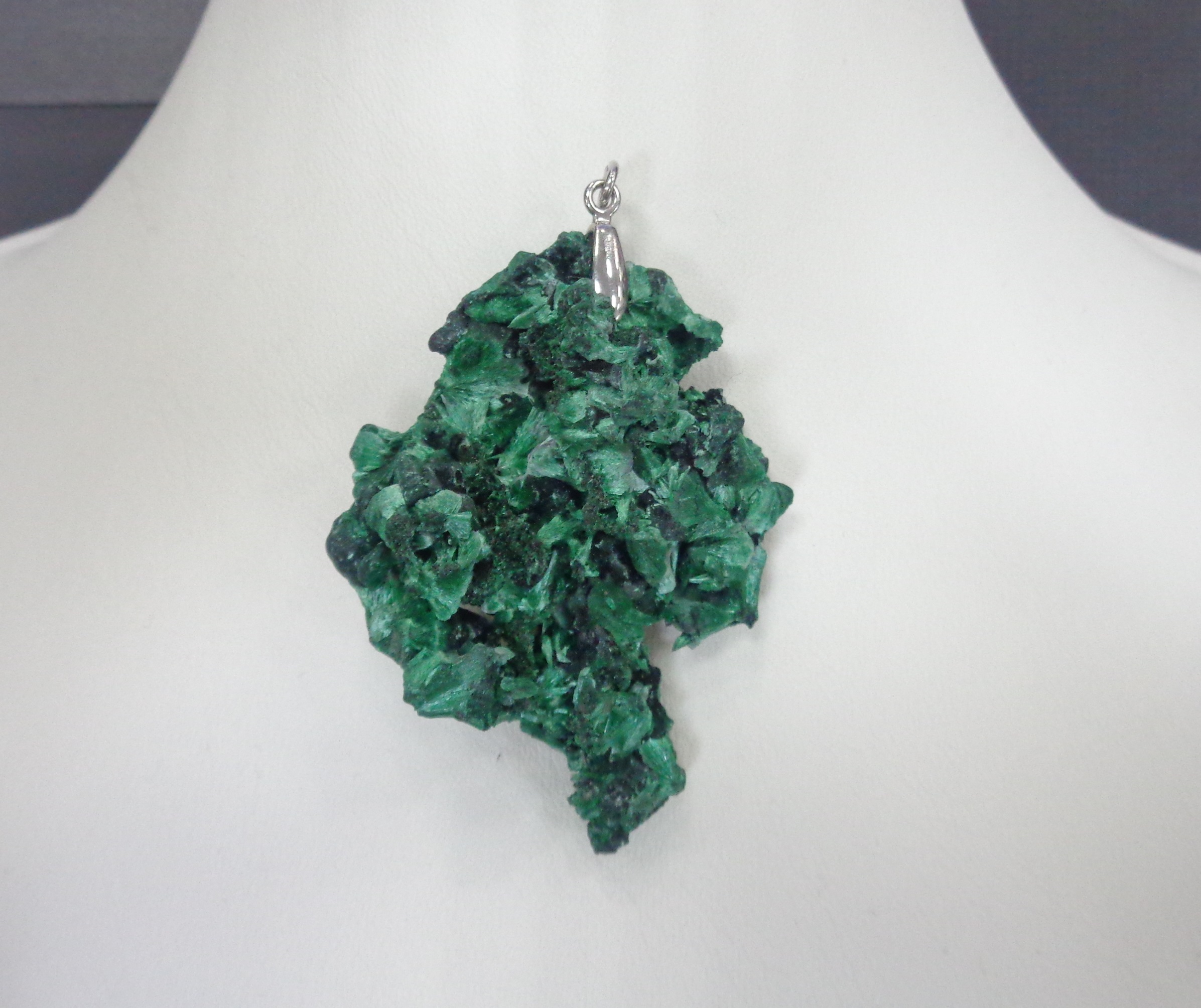 Серебряная подвеска с малахитом